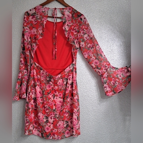 B. Darling Floral Dress With A Back Cut Out - Picture 9 of 12